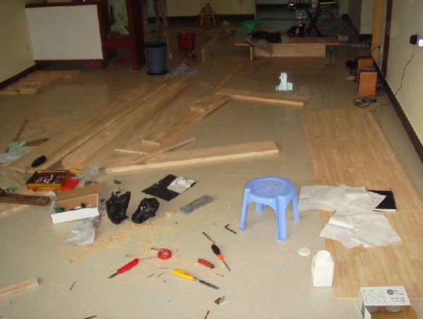 右下角是图纸  画了十几张  还不包括下料图